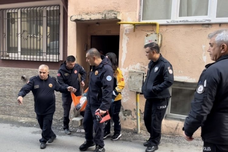 Bursa'da evlerinde 5 gündür mahsur kalan yaşlı çiftin yardımına ekipler yetişti