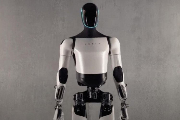 Kim Kardashian ve yeni robotu!