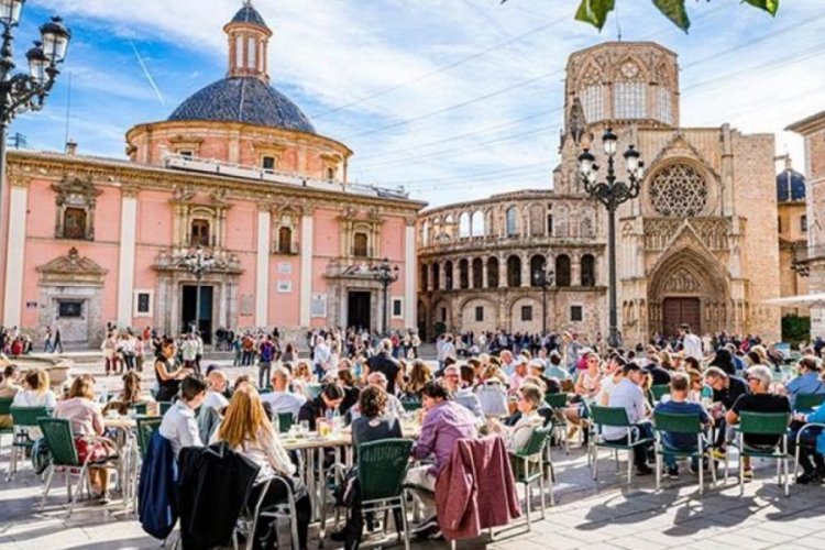 İspanya'da yabancılara oturma iznini kolaylaştıran yasa geçti