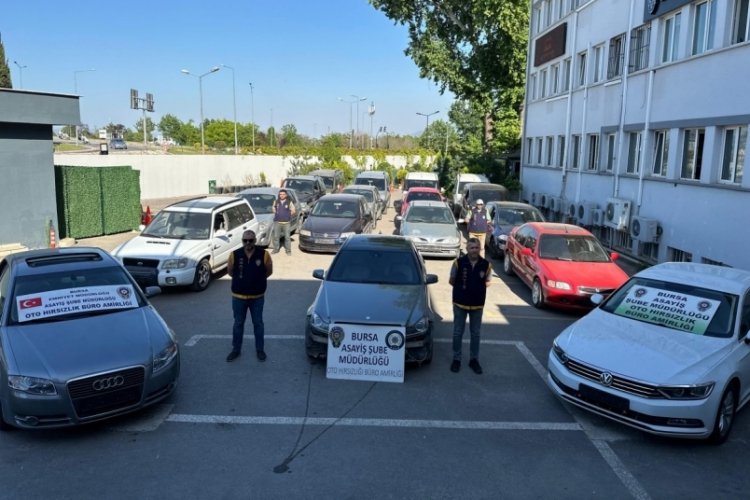 Bursa'da hasarlı ara&ccedil;ları alıp şase numarasını değiştiren ş&uuml;pheliler yakalandı!