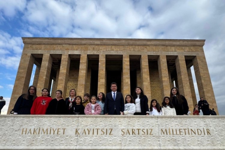 Başkan Aydın Osmangazili çocuklar ile Ata'nın huzurunda