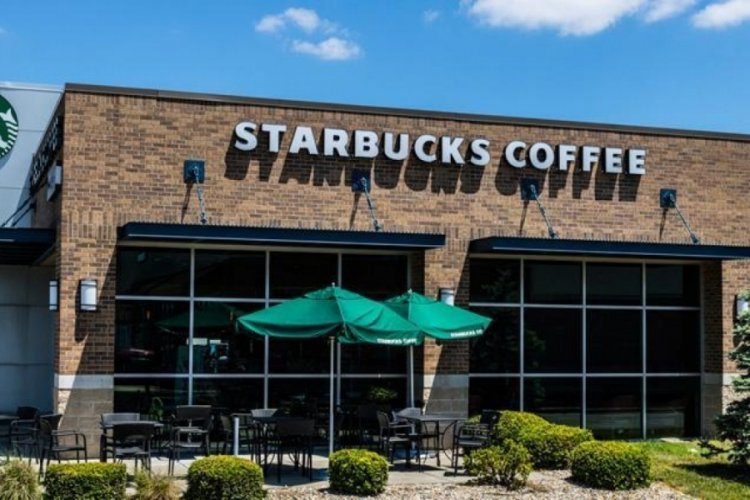 Starbucks personel azaltmayı sürdürüyor