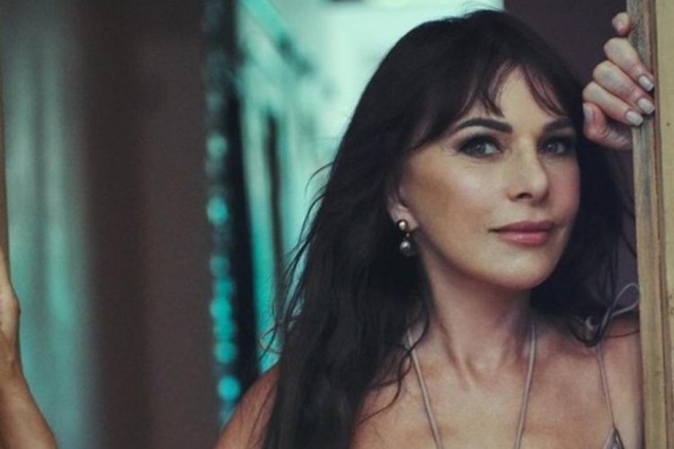 Cesur sahneleriyle g&uuml;ndemdeydi! Şenay G&uuml;rler g&uuml;zellik sırrını a&ccedil;ıkladı