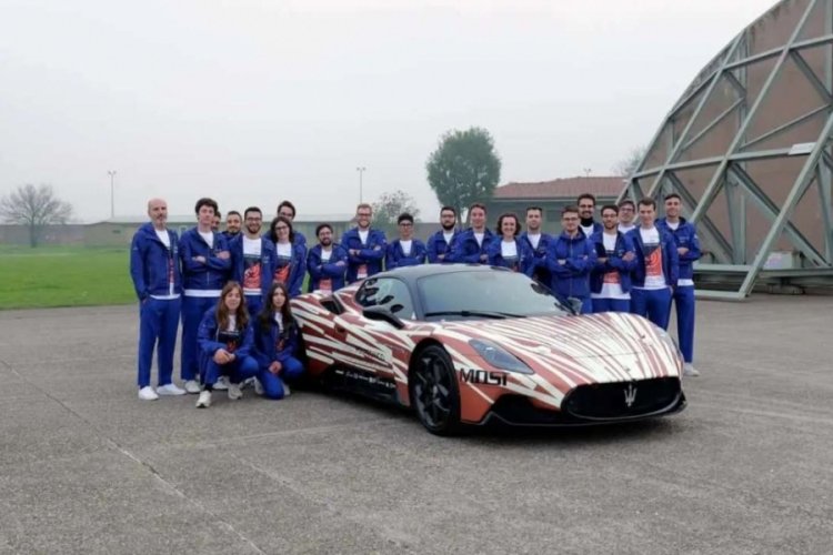 Maserati hız rekoru kırdı ama s&uuml;r&uuml;c&uuml; olmadan!
