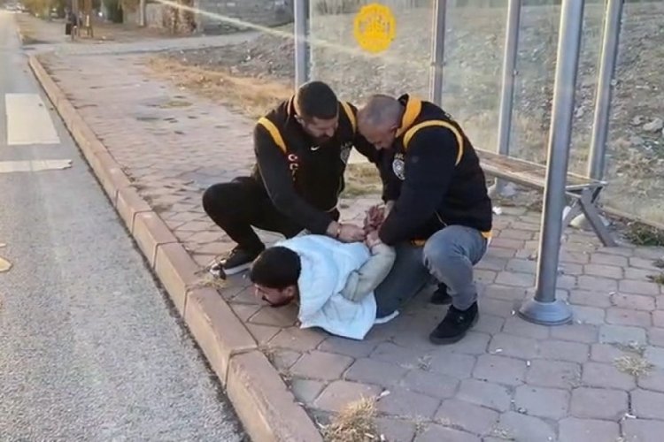 Ankara'da silahla araca ateş edip bir kişiyi &ouml;ld&uuml;ren zanlı yakalandı