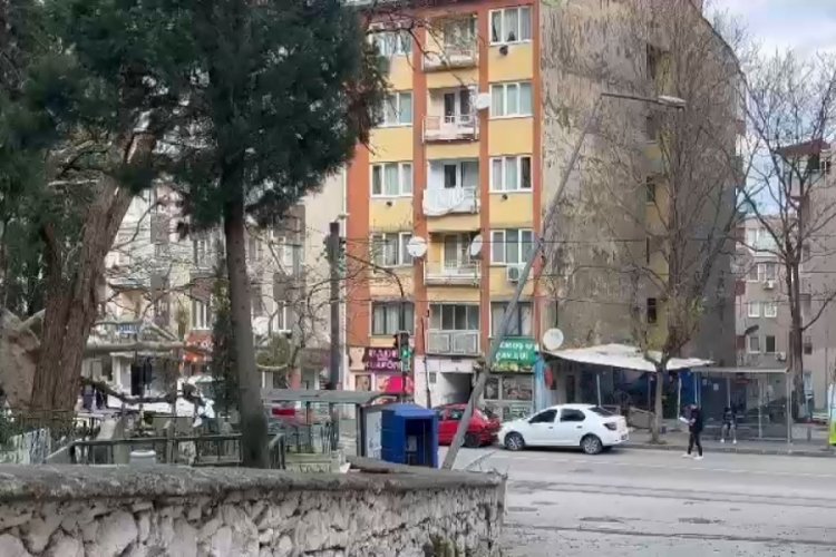 Bursa'yı lodos vurdu; itfaiye 128 ihbara m&uuml;dahale etti