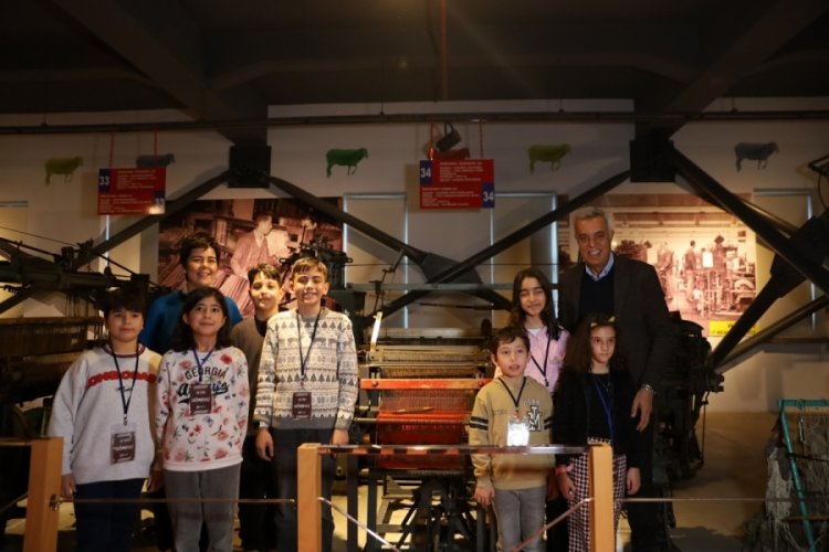Bursa'da m&uuml;zeleri bir g&uuml;nl&uuml;ğ&uuml;ne &ccedil;ocuklar y&ouml;netti!