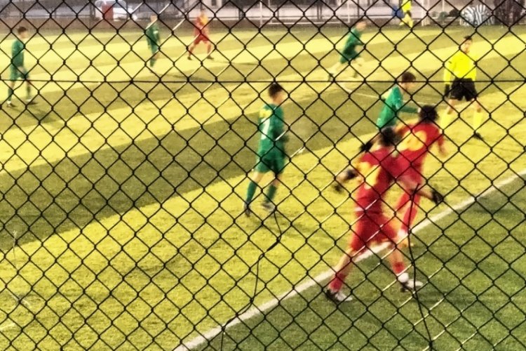 Bursaspor U17 G&ouml;ztepe'yi yendi, liderliğe devam dedi: 2-1&nbsp;