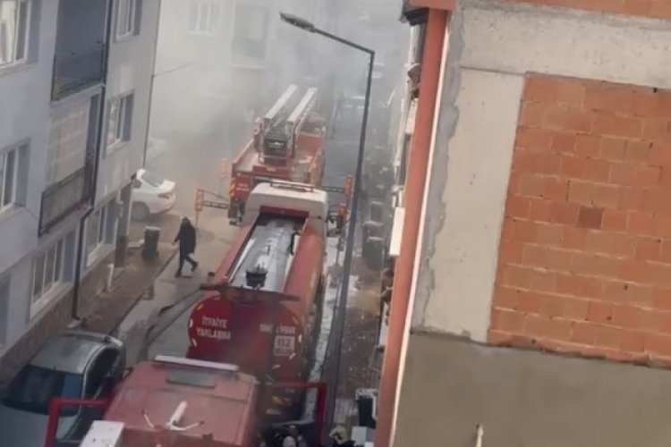 Bursa'da apartmanda &ccedil;ıkan yangın panik yarattı!