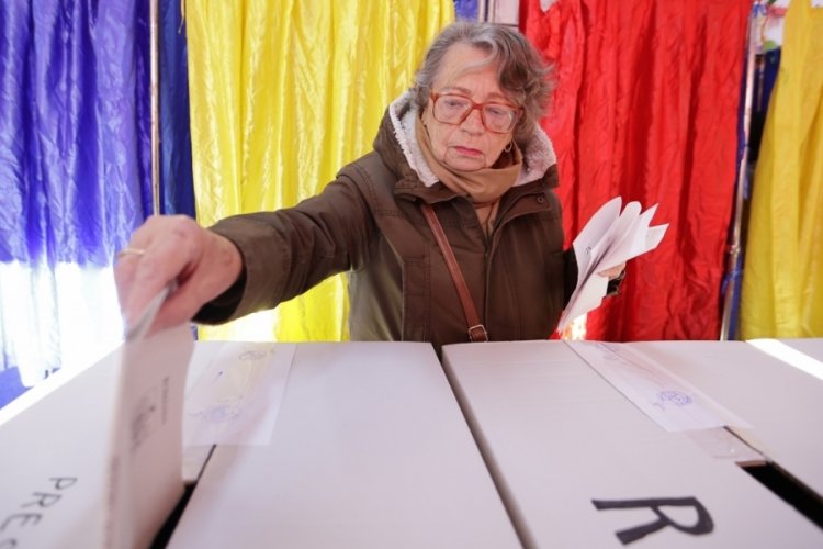 Romanya'da sandık &ccedil;ıkış anketlerine g&ouml;re cumhurbaşkanlığı se&ccedil;imi ikinci tura kaldı