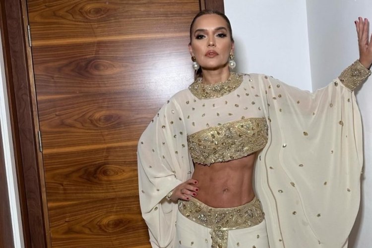 &Ouml;l&uuml;mden d&ouml;nd&uuml;! Şarkıcı Demet Akalın'dan itiraf