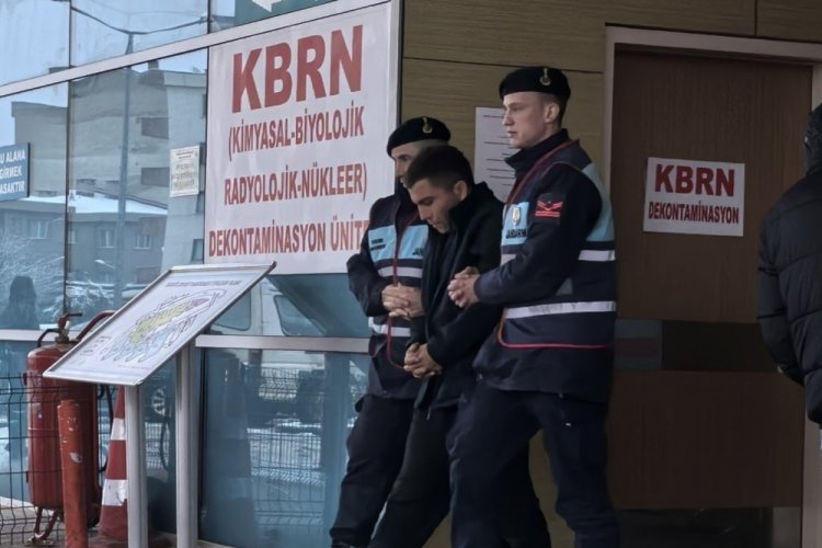 Bursa'da ş&uuml;pheli ara&ccedil; s&uuml;r&uuml;c&uuml;s&uuml;n&uuml;n &uuml;zerinden uyuşturucu &ccedil;ıktı