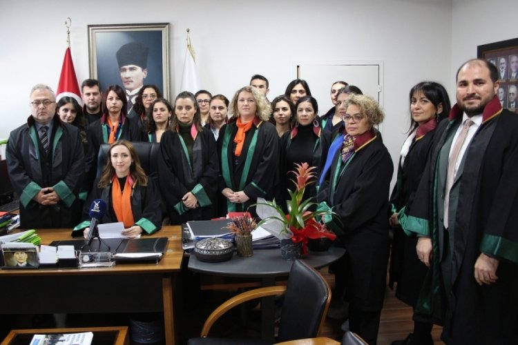 Bursa Barosu'ndan 25 Kasım Kadına Y&ouml;nelik Şiddete Karşı Uluslararası M&uuml;cadele G&uuml;n&uuml; a&ccedil;ıklaması