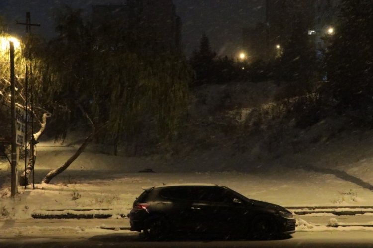 Ankara'da kar yağışı gece boyu devam etti