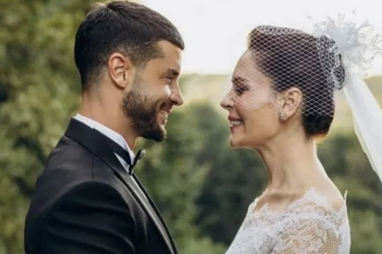 Yıldız &Ccedil;ağrı Atiksoy'dan minik kızıyla yeni poz!