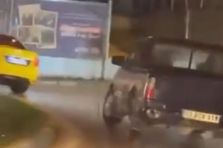 Bursa'da seyir halindeki kamyonet drift atarak ilerledi