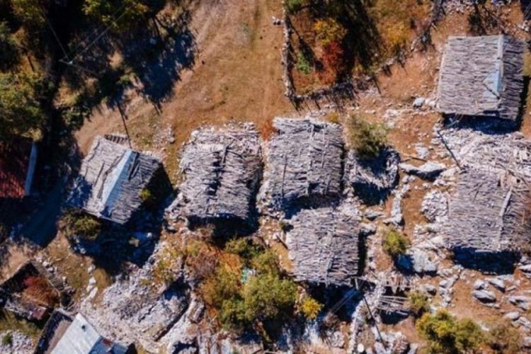 Kurt saldırıları bir k&ouml;y&uuml; boşalttı!