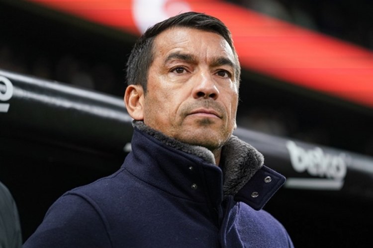 Hasan Arat a&ccedil;ıkladı: Giovanni van Bronckhorst ayrılıyor mu?
