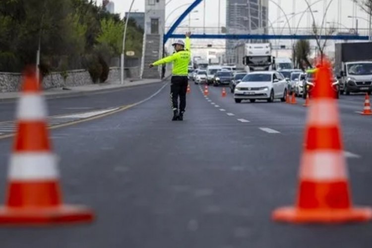 S&uuml;r&uuml;c&uuml;ler dikkat: Bu yol 31 Aralık'a kadar kapatıldı