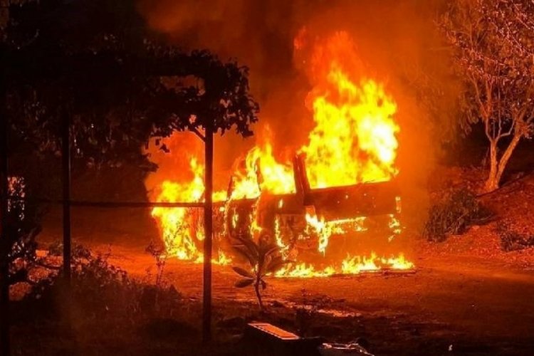 Antalya'da seyir halindeki ara&ccedil; k&uuml;le d&ouml;nd&uuml;!