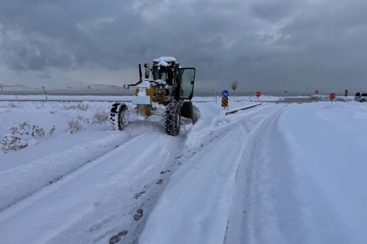 Van'da kardan kapanan 134 yerleşim yerinin yolu a&ccedil;ıldı