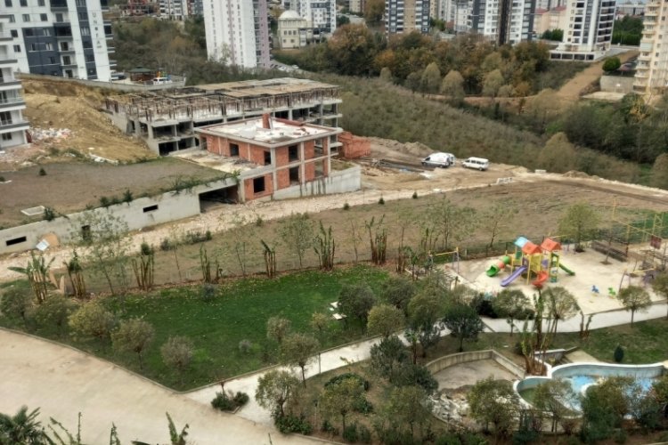 Ordu'da inşaatın 4'&uuml;nc&uuml; katından d&uuml;şen iş&ccedil;i yaralandı