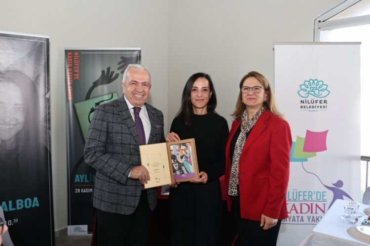 Bursa'da Nil&uuml;ferli kadınlar, yazar Aylin Balboa ile buluştu