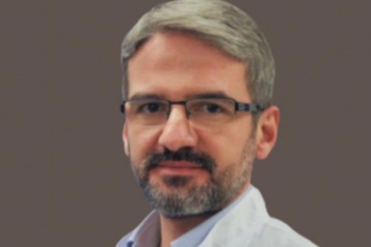 İstanbul'da işe giden profes&ouml;r&uuml; darp edip aracını gasp ettiler