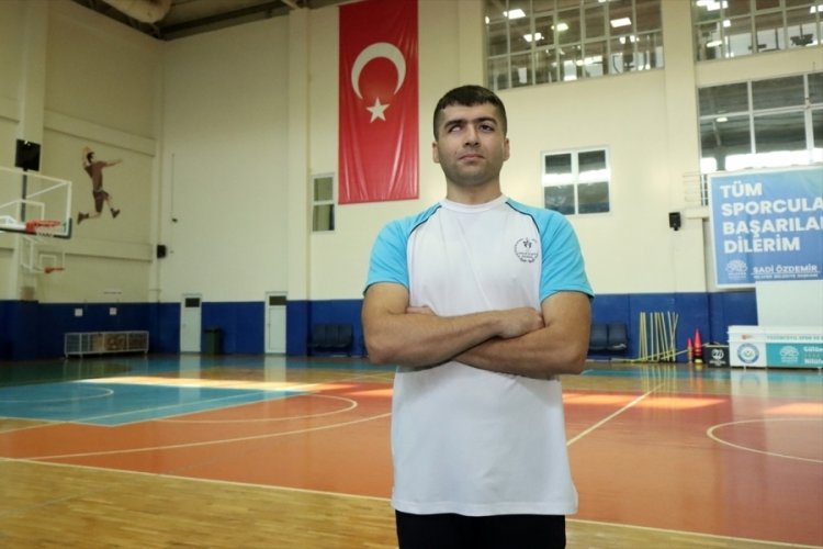 Bursa'da g&ouml;rme engelli sporcu başarıda branş tanımıyor