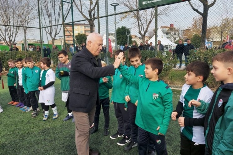 Bursa Büyükşehir Belediye Başkanı Bozbey'den Bursasporlu çocuklara anlamlı ziyaret! 