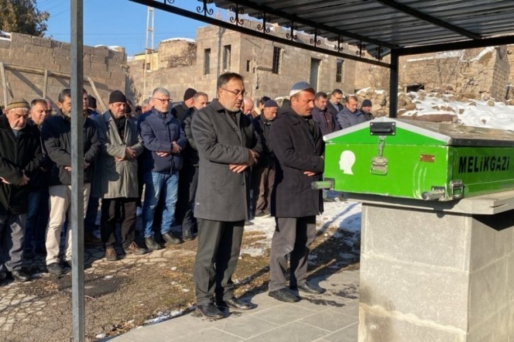 Fabrika yangınında hayatını kaybeden iş&ccedil;i son yolculuğuna uğurlandı