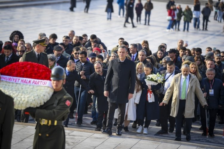 CHP Genel Başkanı &Ouml;zel, engellilerle birlikte Anıtkabir'i ziyaret etti