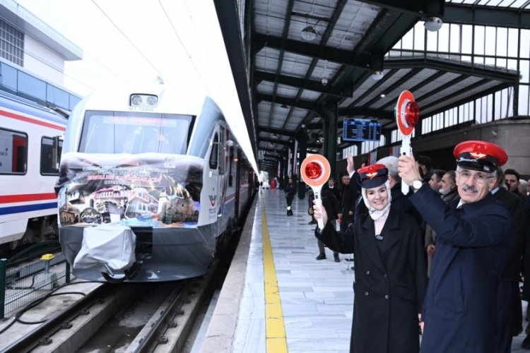 Turistik tuz ekspresi &ouml;zel farkındalık treni Engelliler G&uuml;n&uuml;'nde 101 engelli birey ile yola &ccedil;ıktı