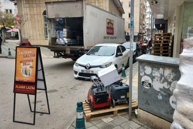 Bursa'da yol ortasına bırakılan kamyonlar isyan ettiriyor!