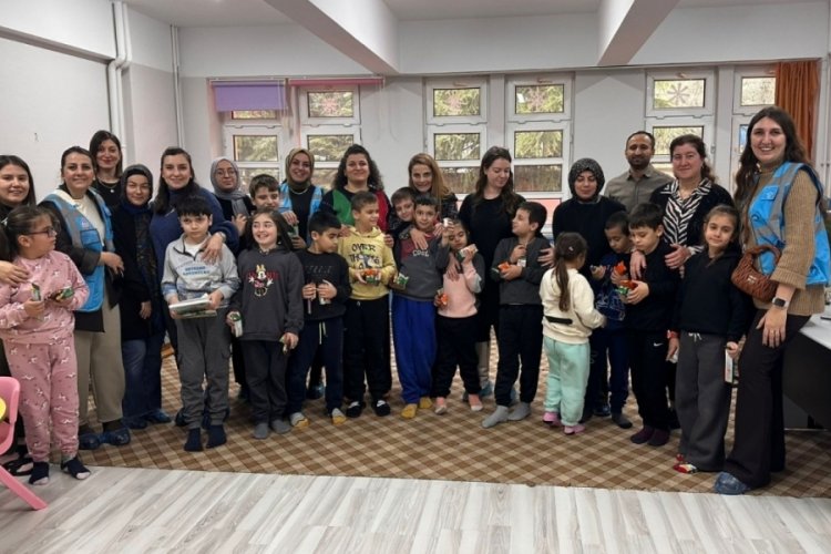 Bursa'da Orhangazi Belediyesi'nin gen&ccedil; ekibi minik kalplerle buluştu