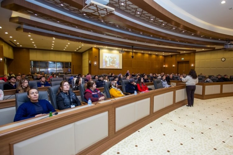 Bursa B&uuml;y&uuml;kşehir Belediyesi personeline 'emzirme ve anne s&uuml;t&uuml;n&uuml;n &ouml;nemi farkındalık eğitimi'
