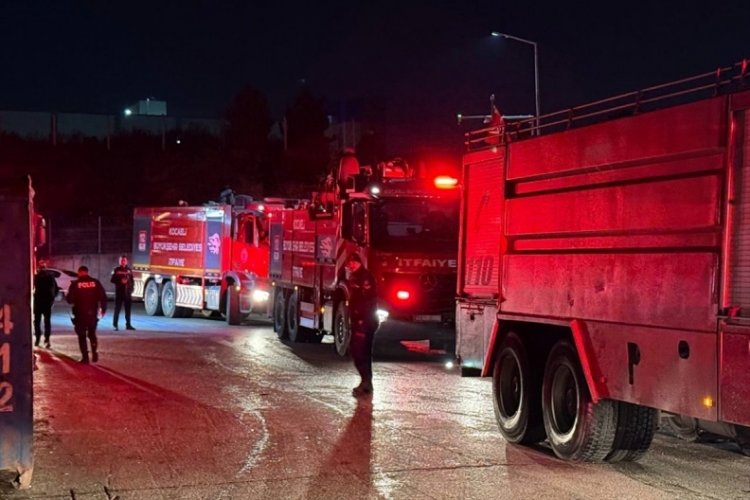 Kocaeli'de geri d&ouml;n&uuml;ş&uuml;m fabrikasında &ccedil;ıkan yangın s&ouml;nd&uuml;r&uuml;ld&uuml;