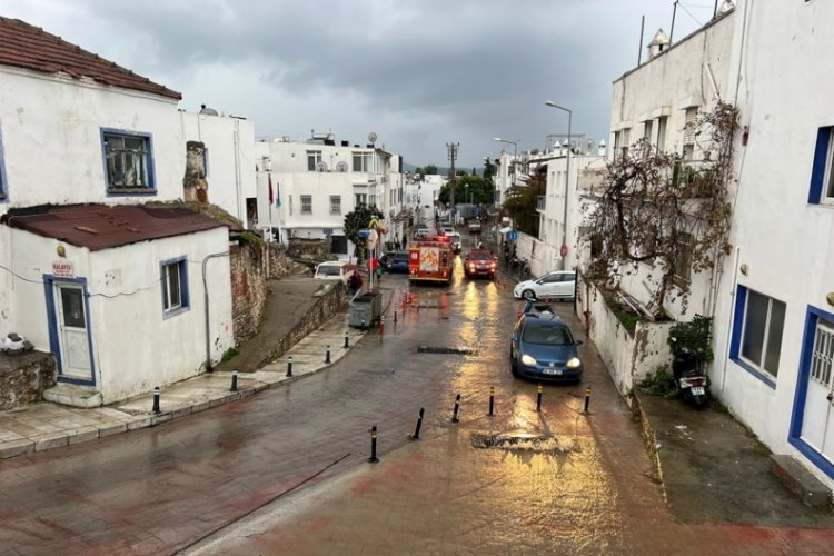 Bodrum'da sağanak hasara yol a&ccedil;tı