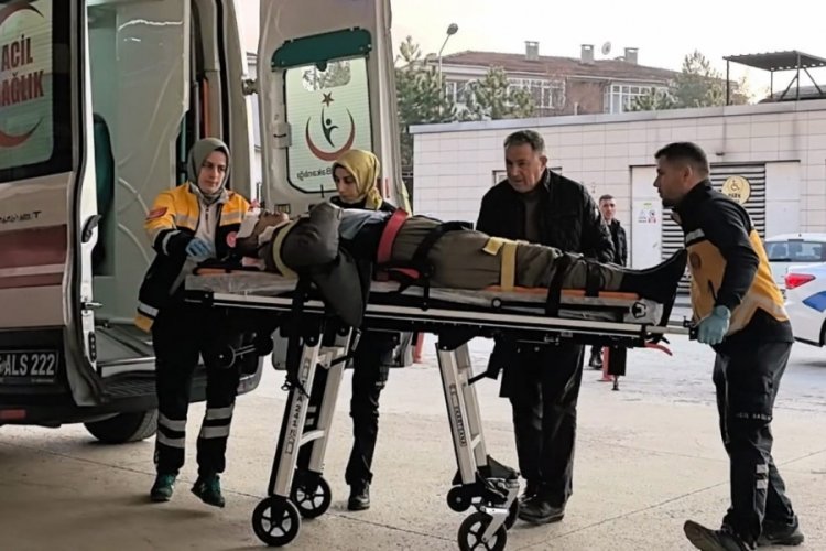 Bursa'da otomobilin &ccedil;arptığı yaşlı adam ağır yaralandı