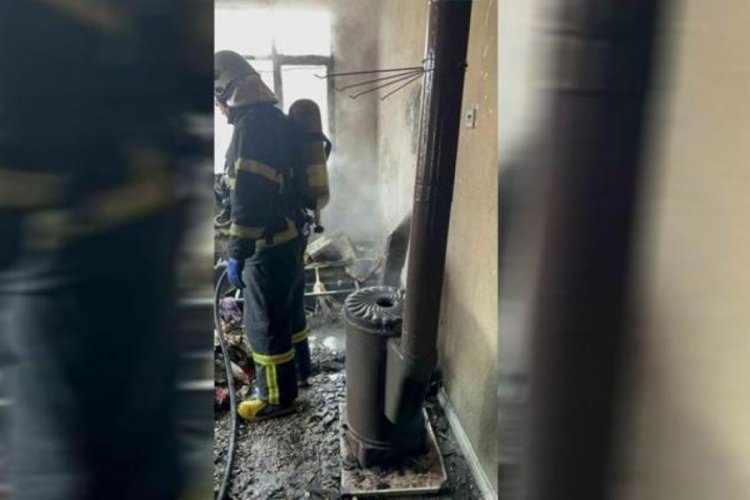 Isparta'da korkun&ccedil; olay! Eşine kızdı &ccedil;ocuğunun da i&ccedil;erisinde bulunduğu evi yaktı