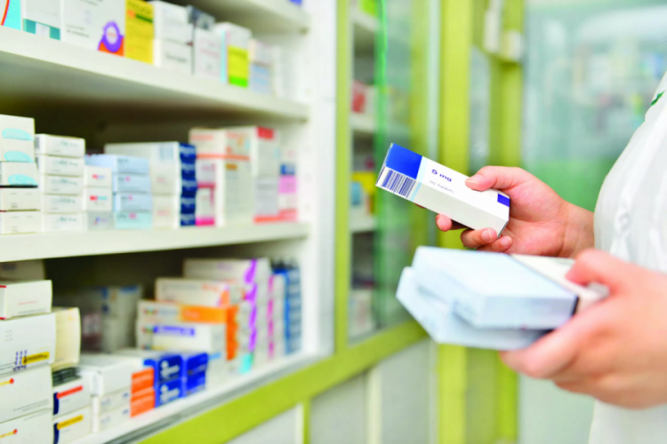 Eczanelerde ilaçlar azalıyor! Bursa Eczacı Odası Başkanı Erakın: Türkiye'ye ilaç gelmiyor