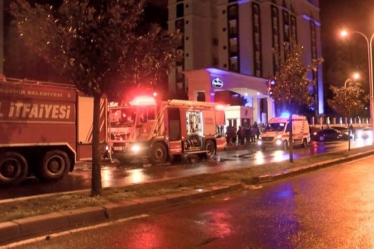 İstanbul'da elektrikli ara&ccedil;ta yangın!