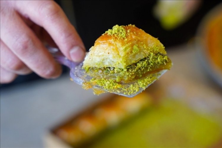 T&uuml;rk baklavası r&uuml;zgarı Azerbaycan'da esecek
