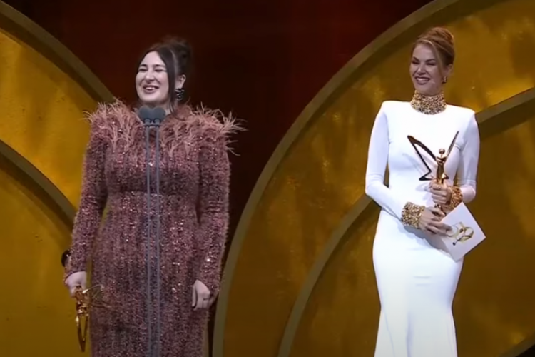 Pantene Altın Kelebek'te komik anlar: Yasemin Sakallıoğlu salonu kahkahaya boğdu