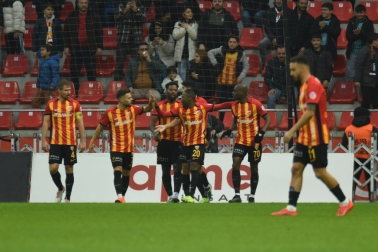 Kayserispor 9.5 ay sonra ilk i&ccedil; saha galibiyetini aldı