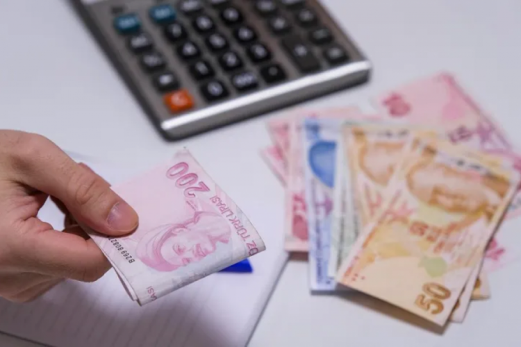 Asgari &uuml;crette zam pazarlığı bug&uuml;n başlıyor!