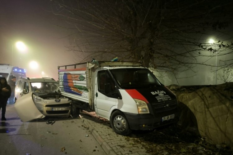 Sıkıştığı aracından 1 saatin sonunda kurtulabildi!