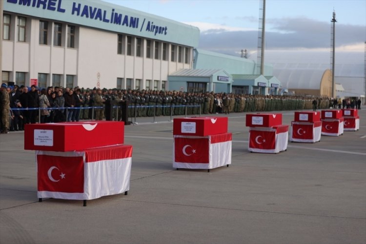 Isparta'da&nbsp;helikopter&nbsp;kazasında şehit olan askerlerin cenazeleri memleketlerine uğurlandı