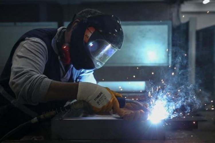 Sanayi &uuml;retimi yıllık %3,1 azaldı