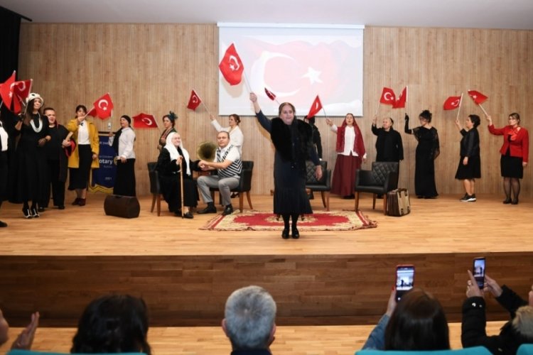 Zamansız Kadınlar oyunu Bursa Osmangazi'de sahne aldı